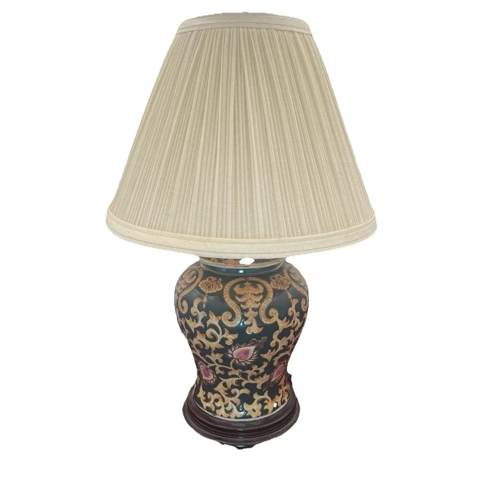 Lamp Oriental Porcelain Vase Floral Design with Oval Shade Vintage Asian Decor‎